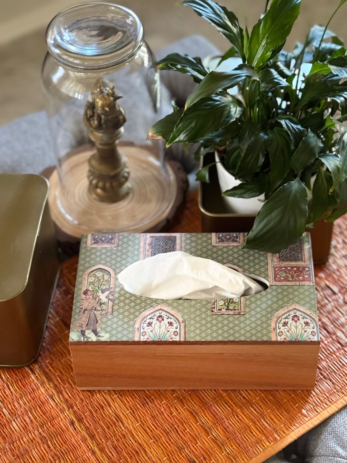 Wooden tissue holder