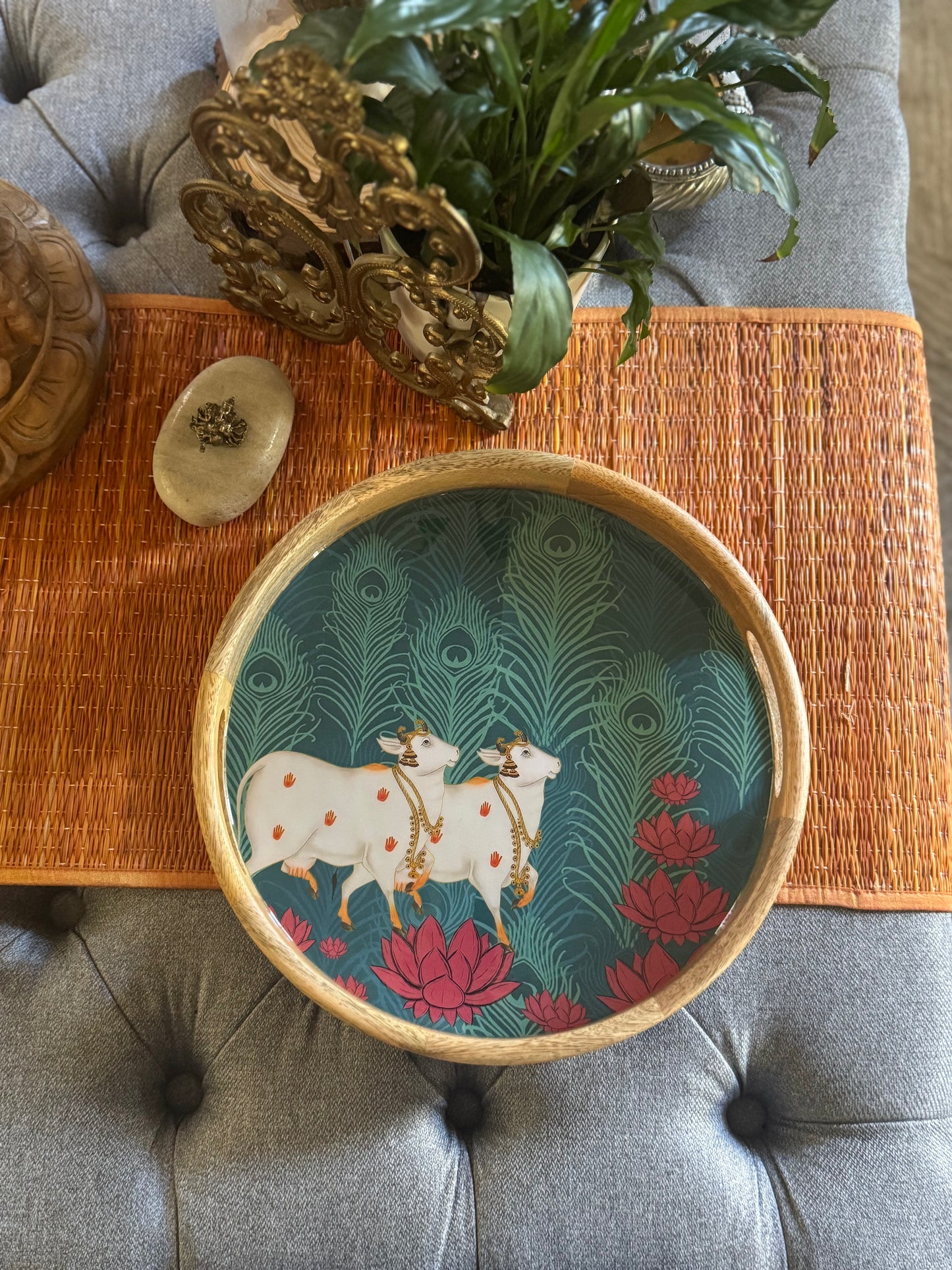 Round wooden tray - sacred cow